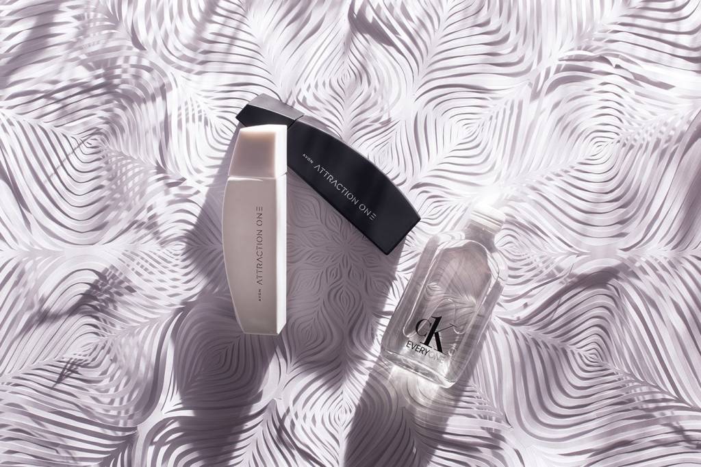 Imagem de três perfumes. Da esquerda para direita: Attraction One Fresco da Avon, Attraction One Intenso também da Avon e CK Everyone da Calvin Klein.