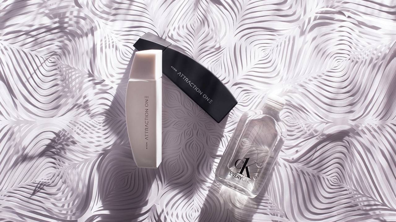 Imagem de três perfumes. Da esquerda para direita: Attraction One Fresco da Avon, Attraction One Intenso também da Avon e CK Everyone da Calvin Klein.