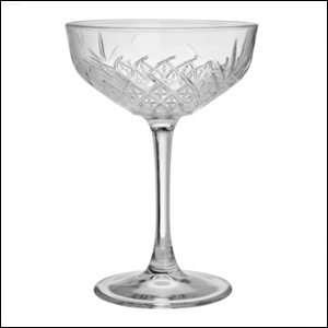 Imagem de uma taça de vidro transparentante no formato de ampulheta. Própria para drinks como martini.