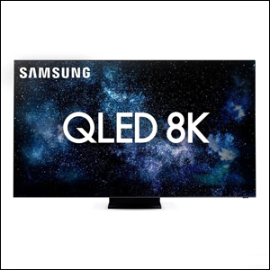 A imagem mostra uma tv preta, num fundo branco, cuja tela mostra um fundo de estrelas preto, com detalhes em azul, escrito "QLED 8K" em branco no centro e "Samsung", também em branco, no canto superior esquerdo.