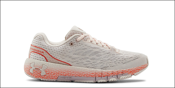 Imagem de um tênis de corridas feminino da marca Under Armour.