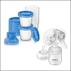 A imagem mostra um conjunto de copos de armazenamento de leite transparentes com tampas azuis e uma bombinha de extração de leite manual, transparente.