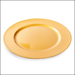 A imagem mostra um sousplat, um prato de apoio, na cor dourada e em um fundo branco.