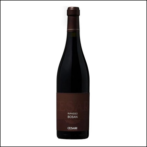 Vinho-Cesari-Ripasso-Bosan A imagem mostra uma garrafa de vinho preta com rótulo marrom,.
