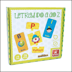 A imagem mostra a caixa do brinquedo, mostrando alguns exemplos de cartas que podem ser montadas. Na parte superior está escrito "Letras do A ao Z", em verde. O fundo da imagem é branco.