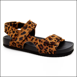 Papete-de-Couro-Animal-Print-Onça-Shoestock A imagem mostra uma sandália papete, com a sola em cor preta e as tiras com estampa de onça, nas cores marrom claro e manchas em marrom escuro.