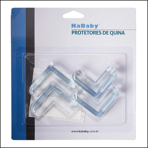 Kit-4-Protetores-de-Quina-Angulares-Kababy A imagem mostra uma embalagem de fundo branco com duas listras azuis na lateral esquerda e 4 protetores de quina transparente em formato de "V" no centro.