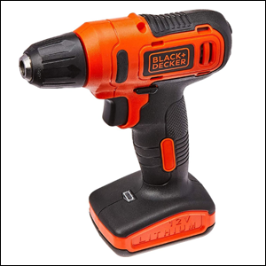 Parafusadeira e furadeira Black+Decker nas cores laranja e cinza.