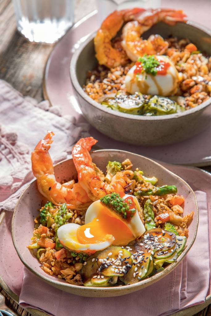 nasi-goreng Nasi Goreng num bowl branco.