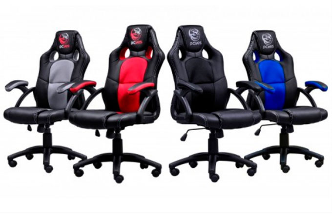 4 cadeiras gamer pretas e coloridas sobre fundo branco