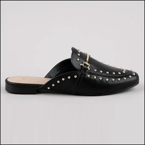 Mule Via Uno Bico Redondo Com Tachas