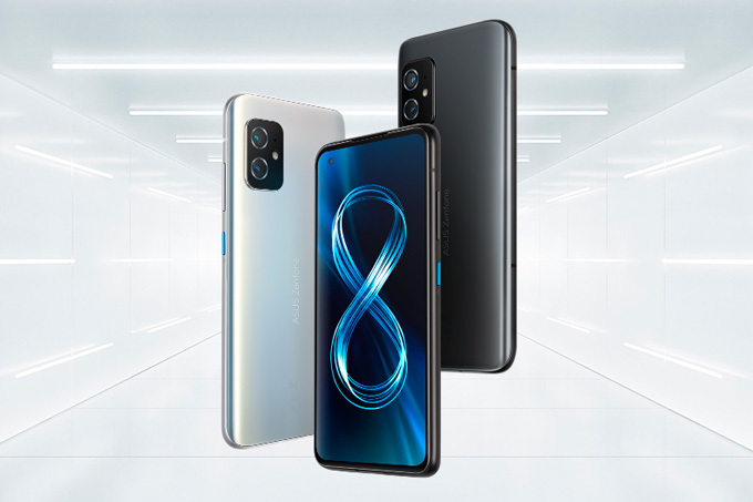 zenfone8 A imagem mostra três smartphones Zenfone 8 nas cores prata e preto, num fundo iluminado da cor cinza claro.