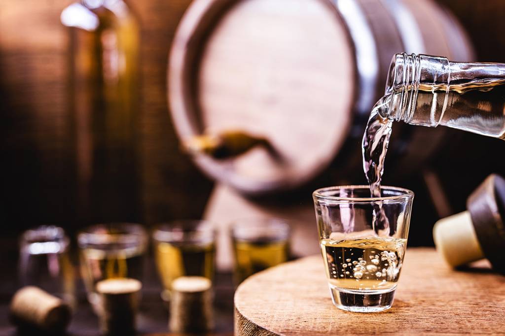 Ótimas cachaças para qualificar o seu bar doméstico