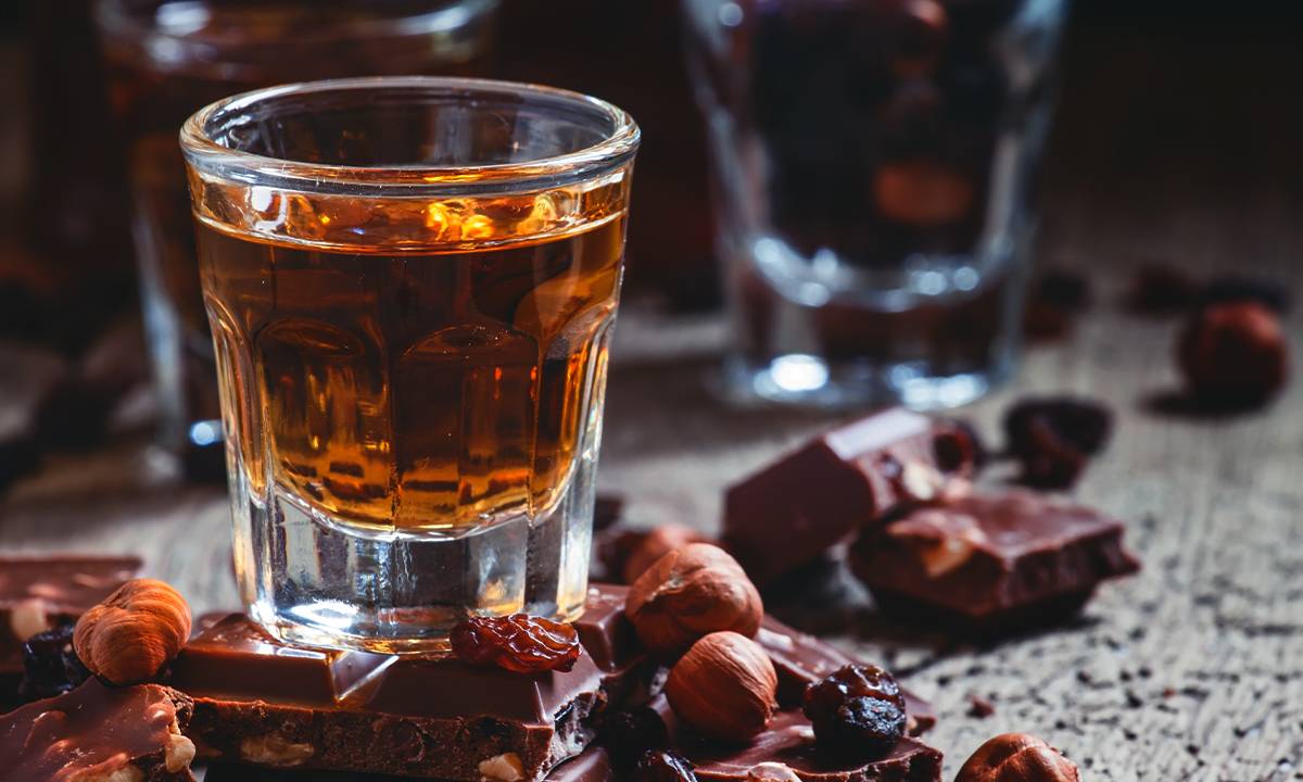 foto de uísque com chocolate