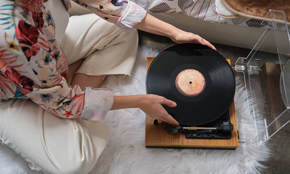 disco vinil tocando MPB